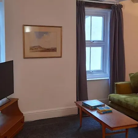 Stylish, Comfy Townhouse Heart Of Town
